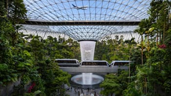 Renueven el mejor aeropuerto del mundo | Tiene una cascada dentro del edificio y recibirá 50 millones de pasajeros anuales