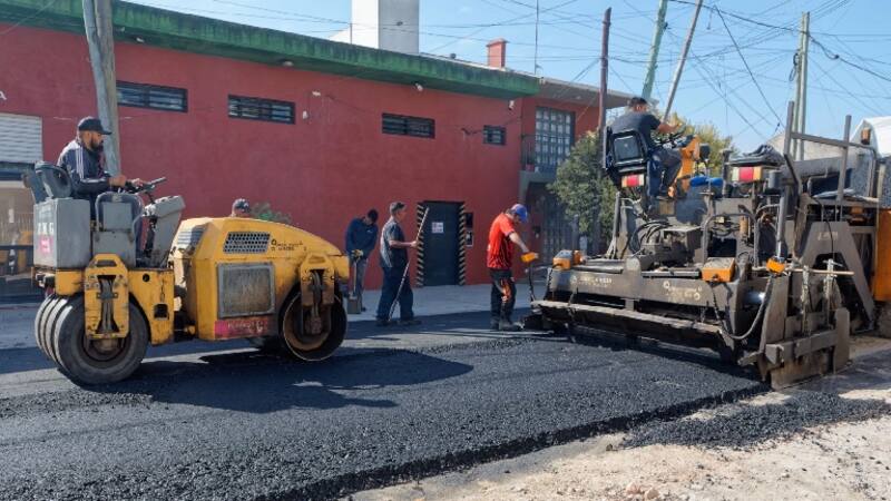 La repavimentación de la calle 451 mejorará la circulación peatonal como para el tránsito vehicular del sector.