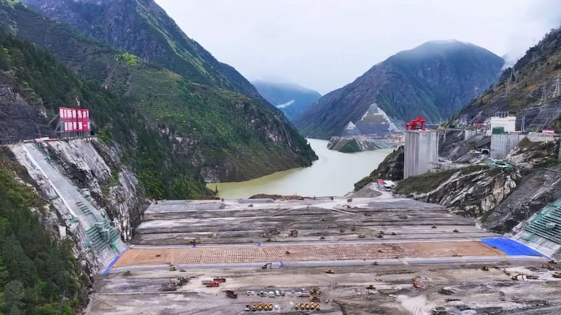 China construye en el Tíbet la represa de Motuo, la mayor del mundo: 60.000 MW de potencia, casi el triple que las Tres Gargantas.