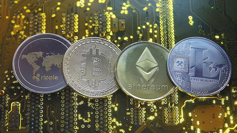 Representación de la monedas virtuales Ripple, Bitcoin, Etherum y Litecoin