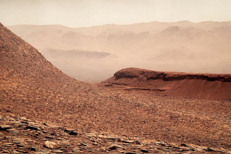 Las condiciones de la superficie de Marte presentan desafíos extremos que ahora se consideran más compatibles con la vida microbiana.