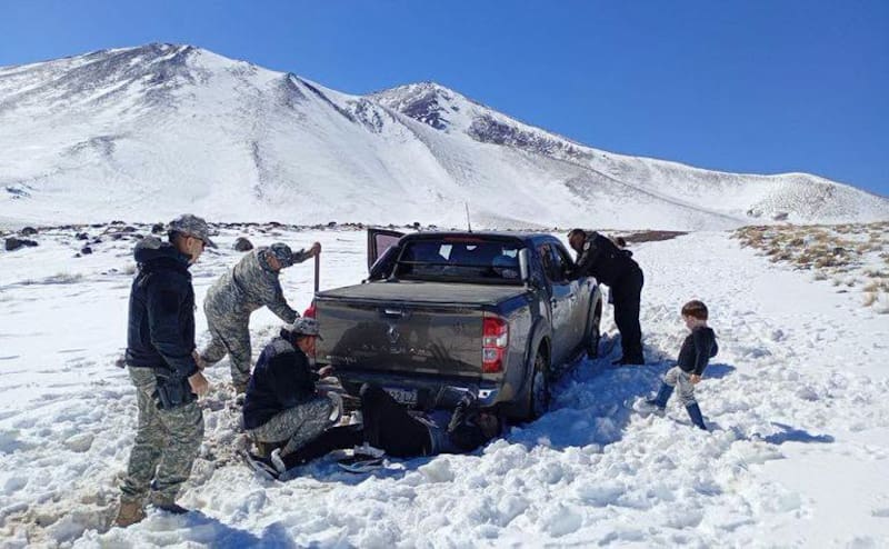 Finalmente, la Brigada Rural los rescató de la nieve.