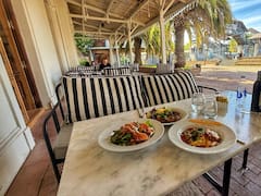 La vuelta de un clásico de los 90 en el Bajo de San Isidro: lo visitó Lady Di, fue estación de tren y ahora es un restaurante de autor