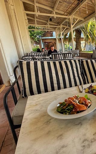 La vuelta de un clásico de los 90 en el Bajo de San Isidro: lo visitó Lady Di, fue estación de tren y ahora es un restaurante de autor