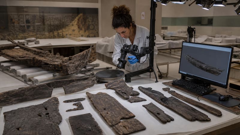 Las nuevas técnicas de análisis permiten reconstruir el proceso constructivo de una barcaza considerada única en el registro arqueológico europeo.