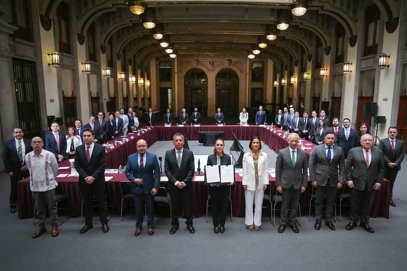 La presidenta Claudia Sheinbaum recibió en Palacio Nacional a representantes del sector gasolinero para ampliar el acuerdo.