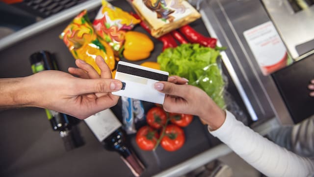 Atención clientes de Costco y Sam’s club: revelan por qué es más costoso pagar con tarjeta de crédito y por qué no conviene