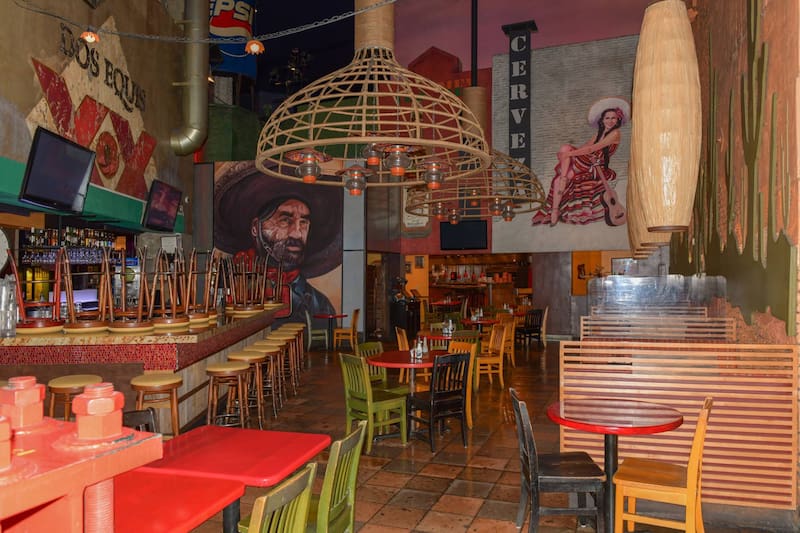 También deben tener programa de Protección Civil vigente, licencia ambiental o manifestación ambiental única, así como un documento que acredite la propiedad o posesión del inmueble.