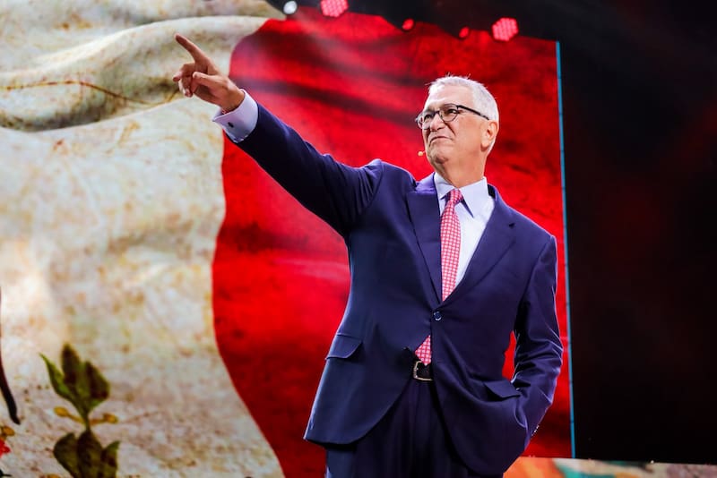 Ricardo Salinas Pliego, uno de los empresarios más ricos de México y admirador de líderes de derecha dura como Nayib Bukele, de El Salvador, y Javier Milei, de Argentina, está tanteando una eventual candidatura presidencial.