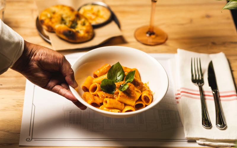 Entre las propuestas de La Piccola están los rigatoni spicy vodka.