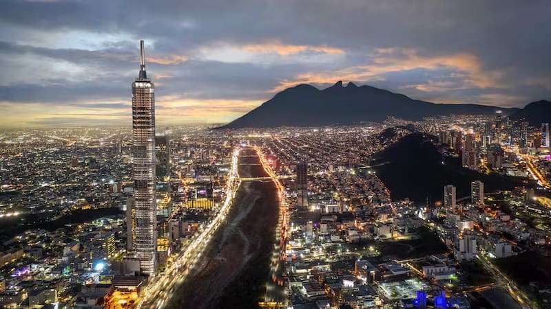 Construyen la torre más alta de latinoamérica: tendrá 100 pisos y se elevará a más de 470 metros de una reconocida metrópolis.