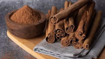 Ritual de la canela para la abundancia: guía completa para hacerlo en casa, paso a paso