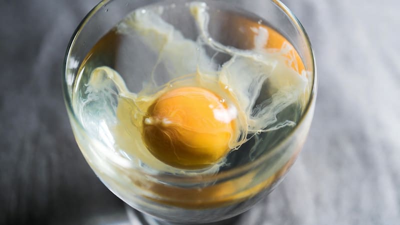 Cómo hacer el ritual del huevo en el agua.
