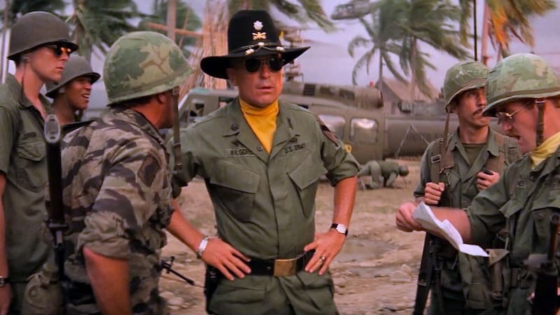 Robert Duvall como el coronel Kilgore en “Apocalypse Now” (1979), donde creó una de las escenas más icónicas del cine bélico.