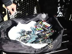 Ladrones de figuritas: dos motochorros quedaron detenidos robando 150 paquetes del álbum del Mundial