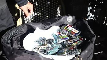 Ladrones de figuritas: dos motochorros quedaron detenidos robando 150 paquetes del álbum del Mundial
