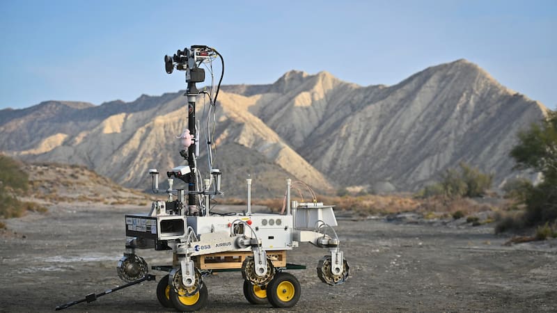 La Agencia Espacial Europea (ESA), Airbus y diversos socios europeos realizan en el desierto de Tabernas (Almería) pruebas de un prototipo de vehículo explorador. (Fuente: EFE).