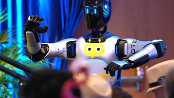 Un robot humanoide atenderá en hoteles y restaurantes: responde preguntas, recomienda comercios y habla 80 idiomas