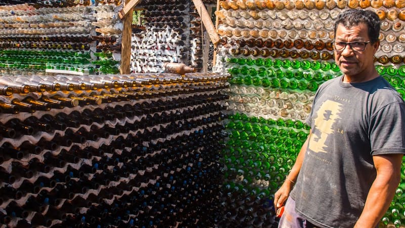 Robson Lopes and his wife Dóris Dias built their entire home out of recycled glass bottles.