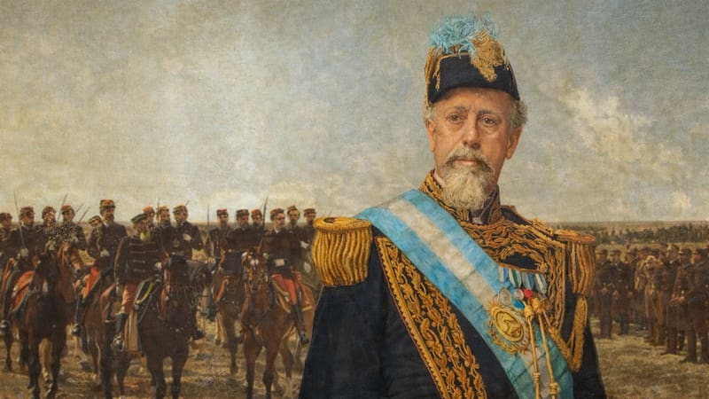 Retrato de Julio Argentino Roca con uniforme presidencial y, detrás, una escena de la Campaña del Desierto. Roca dirigió la expedición militar de 1879 que conquistó la Patagonia con 6000 soldados.