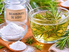 Romero con bicarbonato de sodio: para qué sirve y por qué recomiendan hacerlo