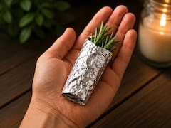 Llevar ramitas de romero envueltas con papel aluminio: para qué sirve y por qué lo recomiendan