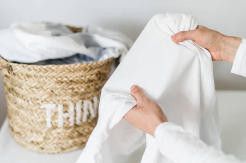 Ingenieros químicos y especialistas en limpieza coinciden en que este método es uno de los más eficaces para devolverle el blanco original a la ropa, sin recurrir a productos agresivos ni costosos.
