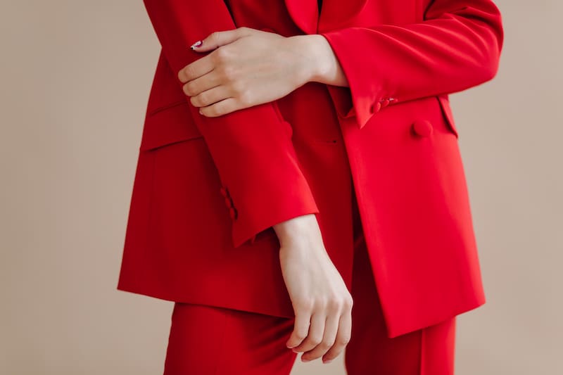 Cuáles son los tres colores que usan las personas atractivas, según la psicología (Fuente: Freepik)