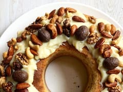 Rosca de Pascua rellena: una versión casera con crema, chocolate y almendras para lucirse el domingo