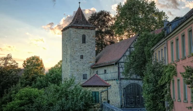 El pueblo de "La Bella y la Bestia" queda a 2 horas de España: esta joya medieval atrae por su escenario salido de una película de Disney.
