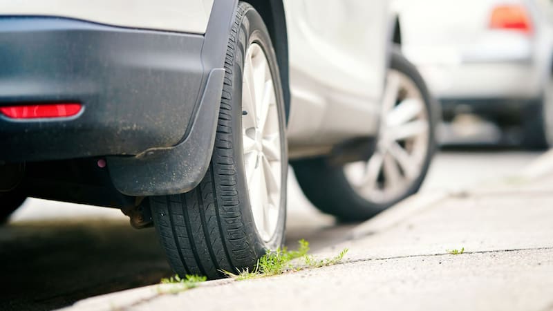 Juan José Vicente, mecánico: “No hay que dejar el carro estacionado con las llantas giradas porque puedes hacer que termine en el taller”
