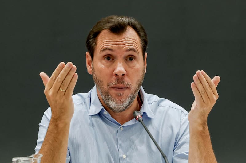 El ministro de Transportes, Óscar Puente, concentra las críticas de la oposición tras la tragedia.