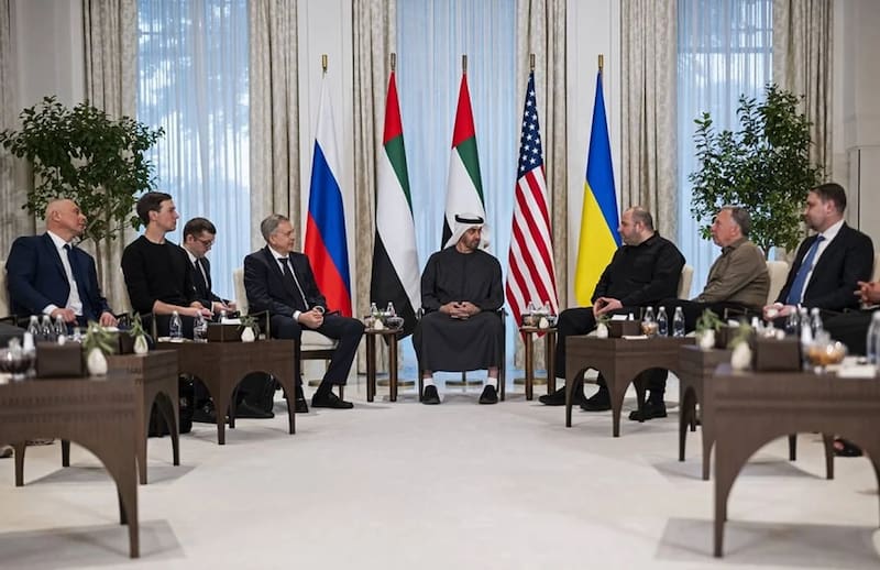 Rusia y Ucrania abordaron los criterios para poner fin a la guerra en la ronda de negociaciones a tres bandas con mediación de Estados Unidos que concluyó este sábado en Abu Dabi.