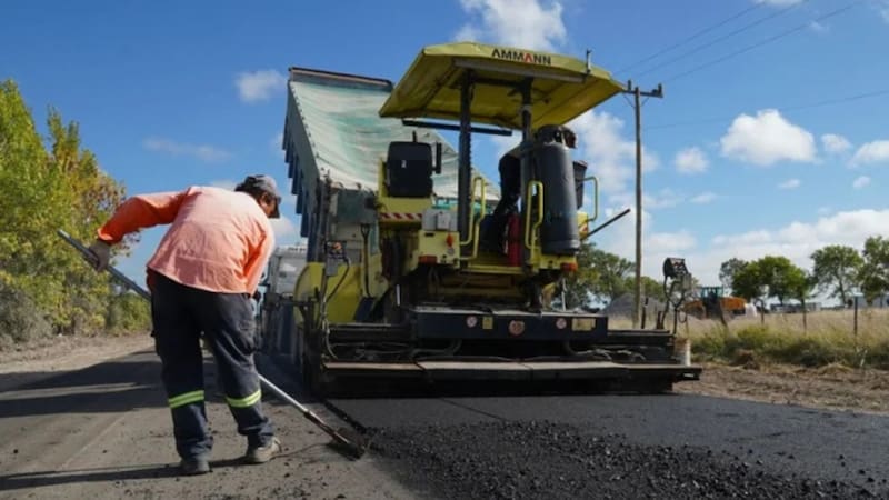 La obra comprende la construcción de una segunda calzada y la repavimentación de la vía de 72,4 kilómetros.
