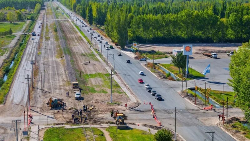 Trabajos viales en cruce entre Ruta 65 y la Avenida Perón. Foto: Gobierno de Río Negro.
