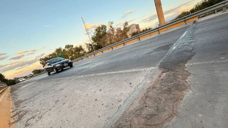 Se repararán los sectores deteriorados de pavimento de hormigón, sellado de juntas y fisuras.