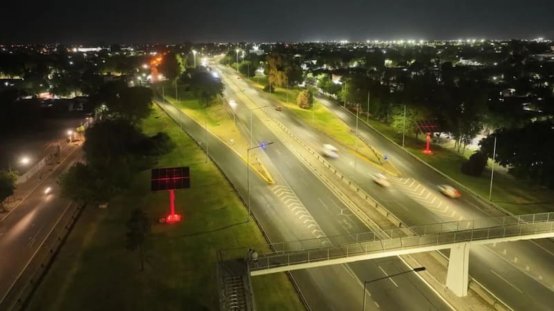 La Avenida de Circunvalación es un anillo vial que rodea toda la ciudad capital.