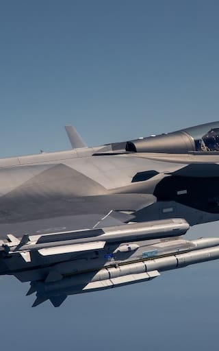 Llegan al país 17 aviones caza: la compra millonaria que renueva por completo la flota militar y sorprende a América latina