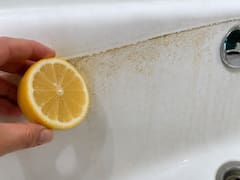 Sacar el sarro de la bañera con limón: para qué sirve y por qué lo recomiendan