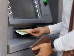 Sacudida en los bancos: las familias reducen sus depósitos en 4700 millones de euros en solo un mes