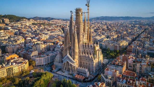La Sagrada Familia plantea reubicar un edificio para construir su última fachada: las obras podrían terminar en 10 años