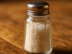 No todos lo saben: el truco para destapar los agujeros del salero cuando se humedece y deja de funcionar