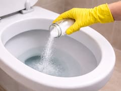 Tirar sal en el inodoro: para que sirve, por qué lo recomiendan y cada cuánto hay que hacerlo