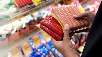 Es oficial | El Gobierno lanza alerta por estas famosas marcas de salchichas y exige no comprar las que tengan este cartel
