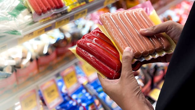 Es oficial | El Gobierno lanza alerta por estas famosas marcas de salchichas y exige no comprar las que tengan este cartel