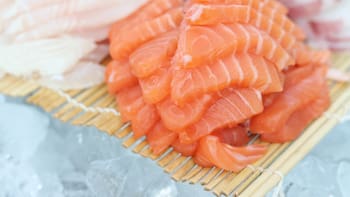 Ordenan retirar de todos los supermercados de España este salmón ahumado noruego con pistacho procedente de Italia por contaminación de una bacteria