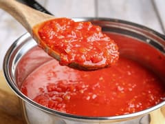 El truco de dos cocineros españoles para potenciar el sabor del tomate: “Lo mejor es dejarlo reposar entre 5 y 10 minutos antes de comerlo”