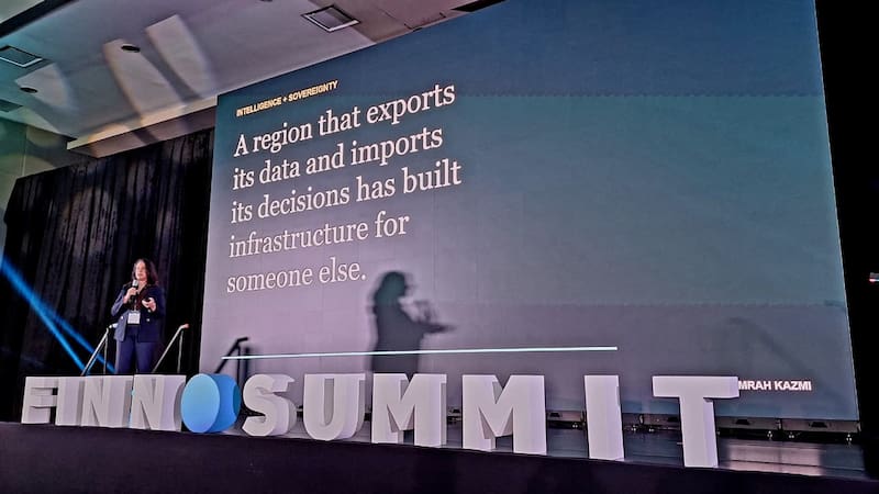 Samrah Kazmi, CIO de RESRG, durante su ponencia en el Finnosummit 2026 | Yanin Alfaro