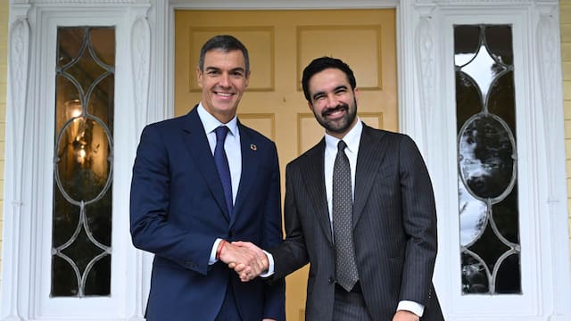 Sánchez reivindica junto a Mamdani sus políticas progresistas: “Los poderosos nos temen”