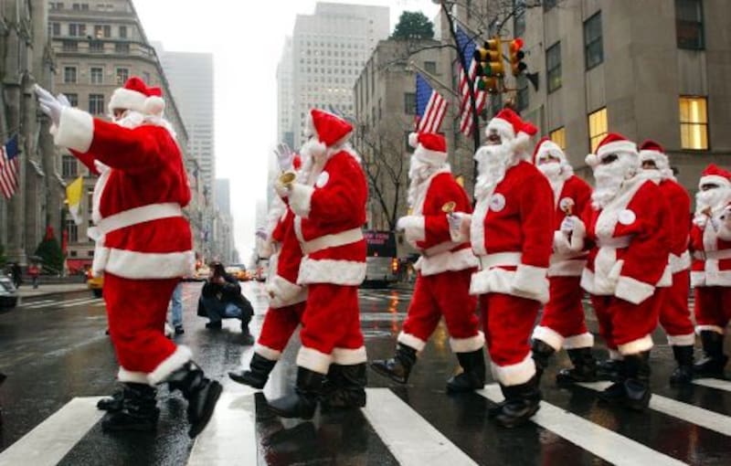 Un desfile de Santa Claus invadió las calles de Nueva York